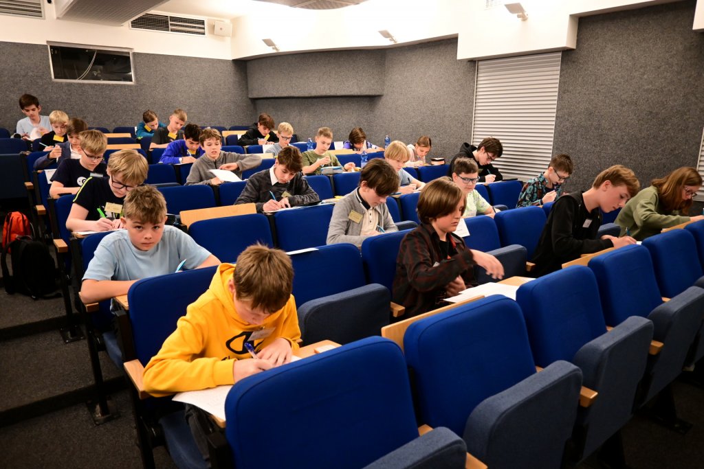 2753_2024-25-Finale-EFGH-02.jpg 2753_2024-25-Finale-EFGH-02.jpg