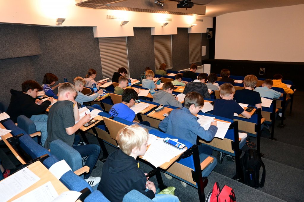 2754_2024-25-Finale-EFGH-03.jpg 2754_2024-25-Finale-EFGH-03.jpg