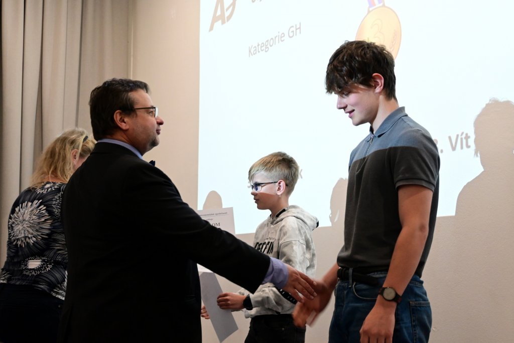 2775_2024-25-Finale-EFGH-24.jpg 2775_2024-25-Finale-EFGH-24.jpg